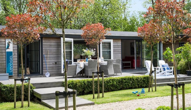 Watervilla in Loosdrecht with terrace