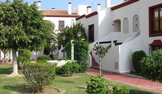 Well Appointed 2 Bedroom, 2 Bathroom Apartment At The Pool Area