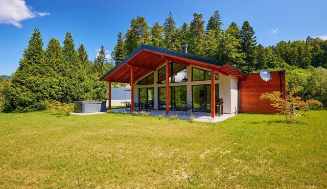 WELLNESS HOUSE BY THE LAKE