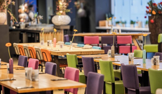 Wellness Stay with Indoor Swimming Pool in the Heart of Leiden