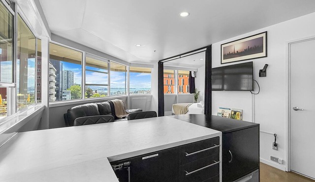 Whitaker Wish | Spacious, City Apt with Sea View