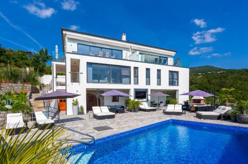 White Pearl Diamond Opatija, Luxury Villa, Meerblick, beheizter Pool