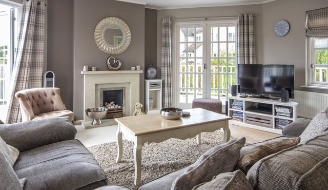 Windrush Lake 80/81, Waterlow Lodge (P) - Lakeside Lodge, Hot Tub, Sleeps 7