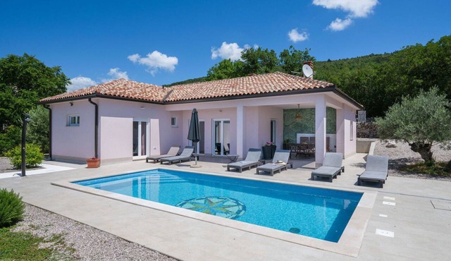 Wonderful private villa for 6 guests with private pool, A/C, WIFI, TV and terrace