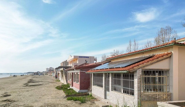 Wonderful private villa for 6 guests with A/C, WIFI, balcony and pets allowed