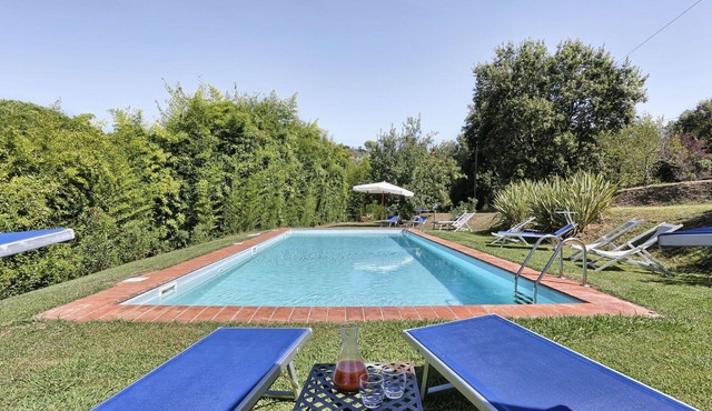 Wonderful private villa for 12 people with private pool, A/C, WIFI and TV, close to Lucca