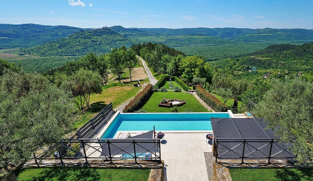 Wonderful private villa with private pool, hot tub, A/C, WIFI, TV, terrace and panoramic view