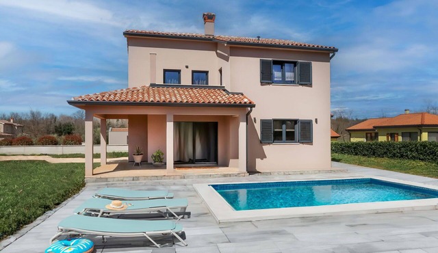 Wonderful private villa for 8 guests with WIFI, private pool, A/C, TV and terrace