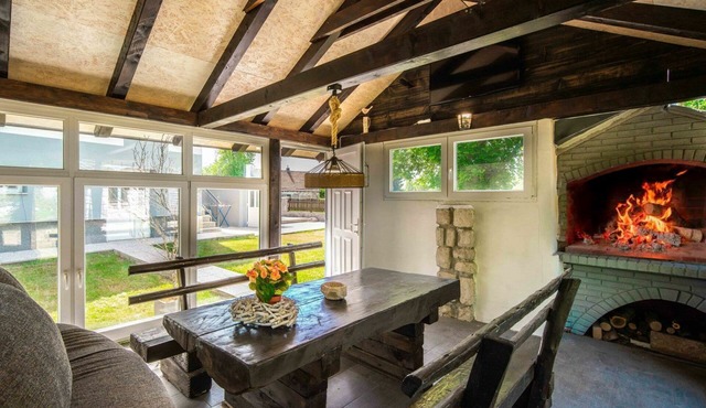 Wonderful private villa for 8 people with A/C, hot tub, WIFI, private pool, TV and parking