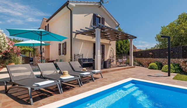 Wonderful private villa for 6 guests with private pool, WIFI, A/C, TV, terrace and pets allowed
