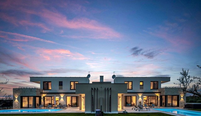 Wonderful private villa with A/C, hot tub, WIFI, private pool, TV, terrace and pets allowed