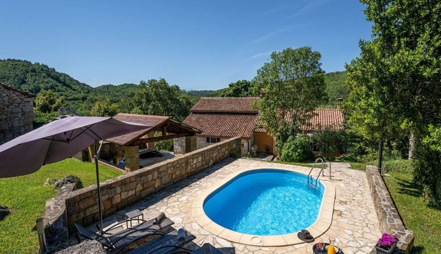 Wonderful villa for 7 people with private pool, WIFI, hot tub, A/C, TV and pets allowed
