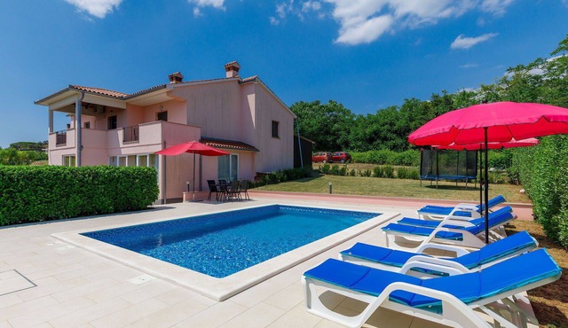 Wonderful villa for 8 people with A/C, WIFI, private pool, TV and terrace