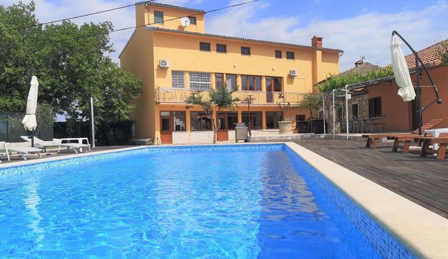 XXL Holiday Home "Cokuni" with private pool