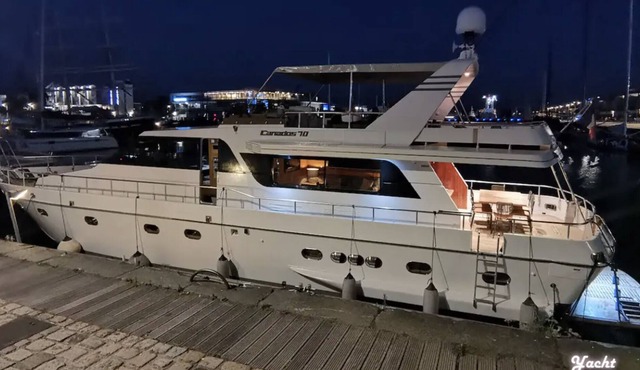 Yacht 'Aqua Marina La Rochelle' with Terraces & Wi-Fi
