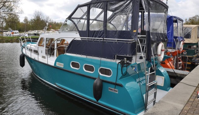 Yacht Pedro Skiron 35 for 4 people.
