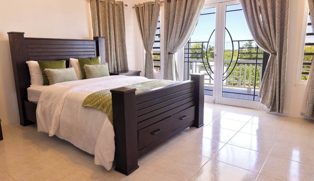 Zen is Private, Tranquil, and Perfectly Located near Shoal Bay Beach!