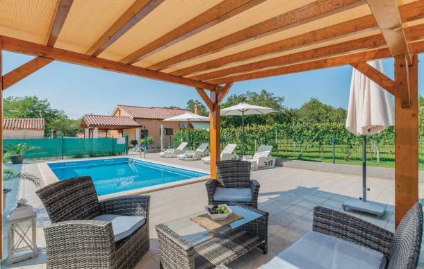 2 bedroom accommodation in Topid