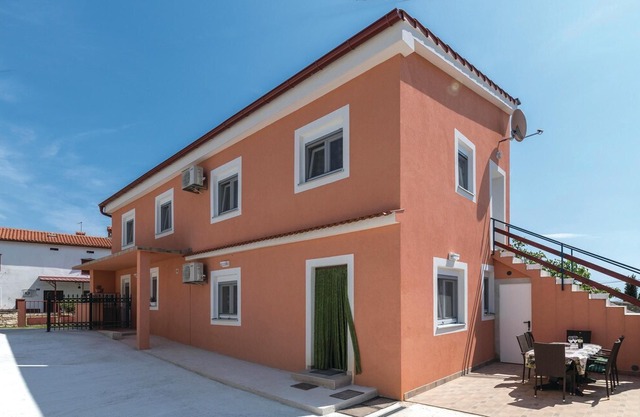 2 bedroom accommodation in Peruski