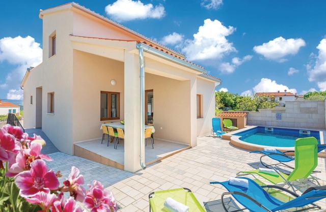 3 bedroom accommodation in Peruski