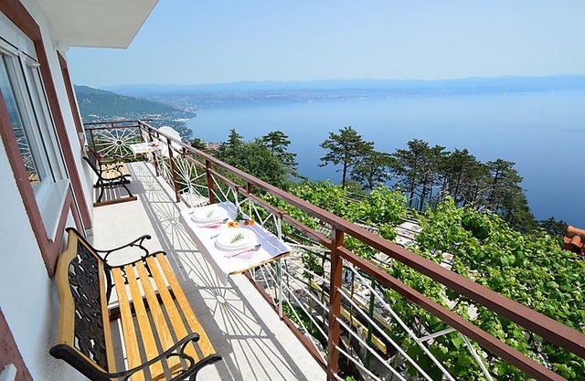 3 bedroom Apartment, sleeps 6 in Lovran with WiFi