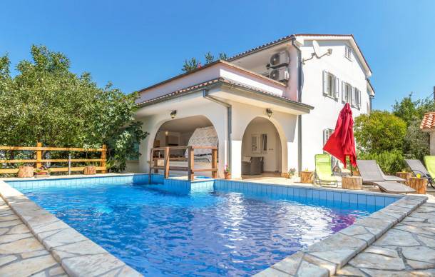 4 bedroom accommodation in Labin