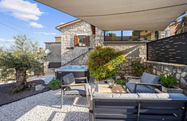 4 bedroom awesome home in Vlasici - Krsan