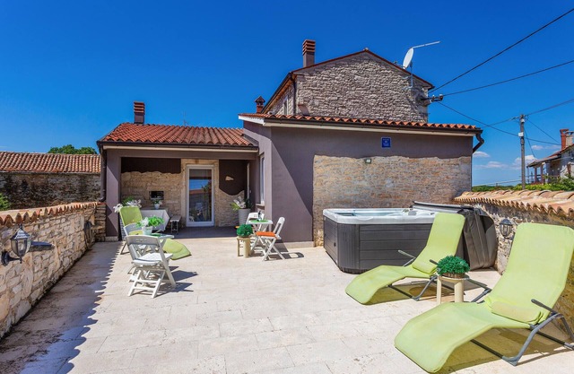4 bedroom lovely home in Hrboki