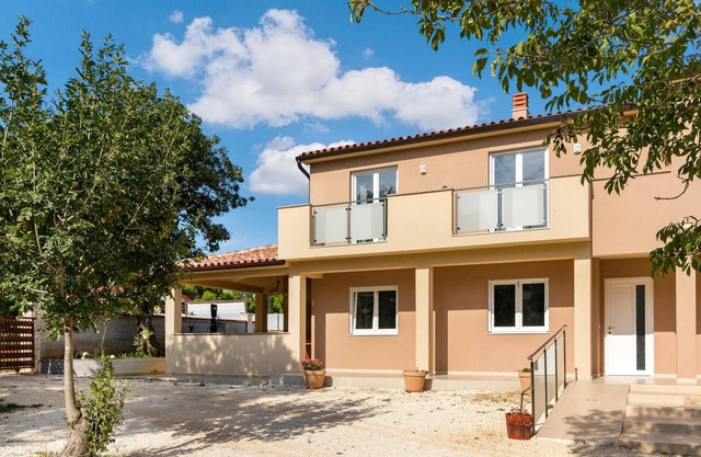 Amazing home in Pula with WiFi