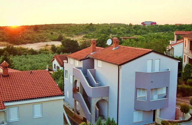 Apartments Snježana, (15027), Medulin, hr