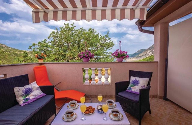 Cozy Apartment In Bakarac With House Sea View