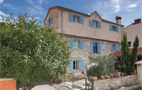 Gorgeous Home In Pomer With Wifi