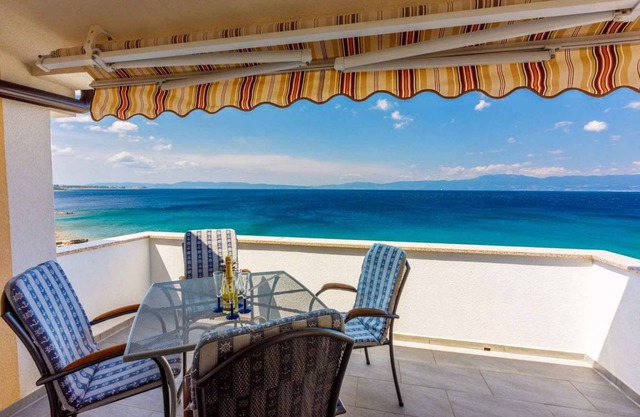 Holiday apartment with sea view
