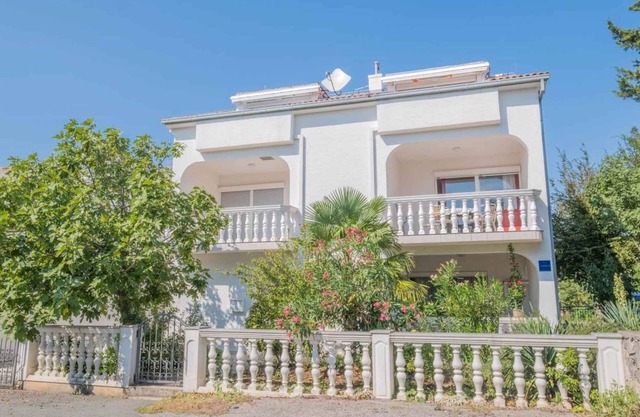 Holiday apartment with sea view and air conditioning