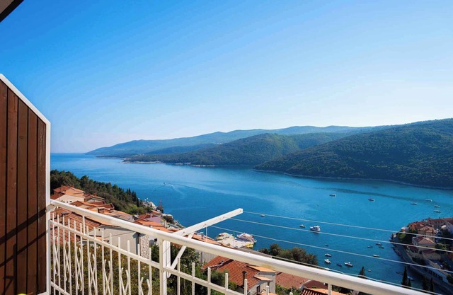 Holiday apartment with gorgeous sea view
