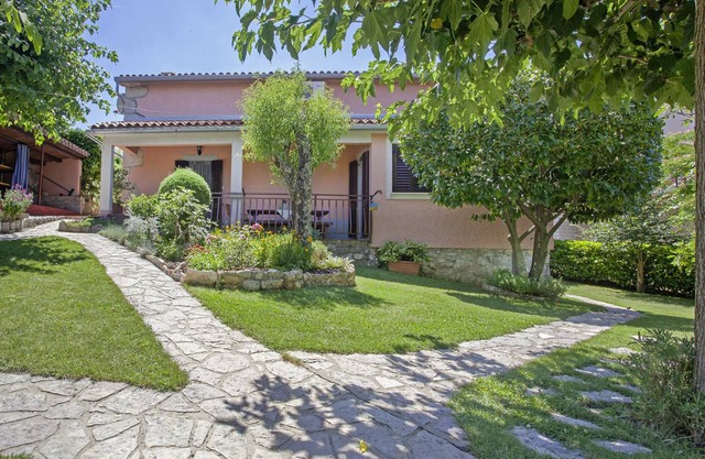 Holiday house Katina lovely garden, sea view, 1.5 km to the beach