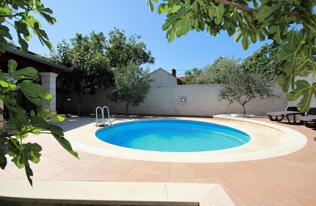 Holiday house Muntic for 1 - 5 persons with 2 bedrooms - Villa