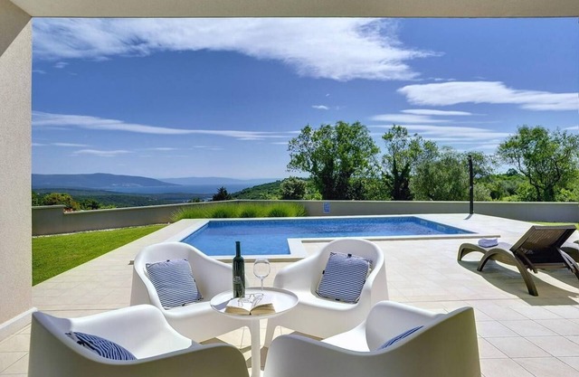 Holiday house with private pool for 6 persons approx. 160 qm in Kavran, Istria (South coast of Istria)