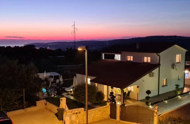 Large holiday flat in Kastel with beautiful garden