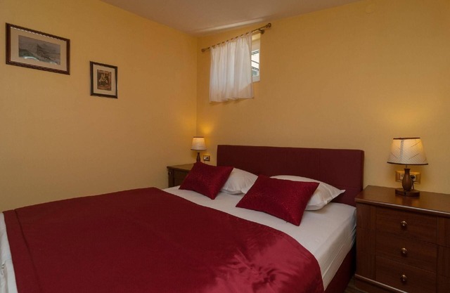 Lovely Apartment in Omiš with Private Balcony