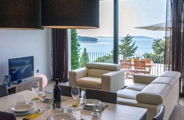 Luxury Apartment Biseri Jadrana 7 (4+0) with shared pool by the beach in Primosten