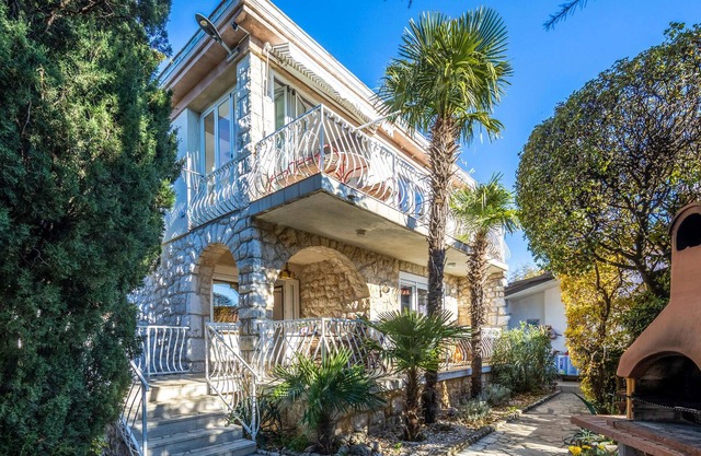 This vacation house is the ideal choice if you want to spend a wonderful and relaxing with up to 9 p