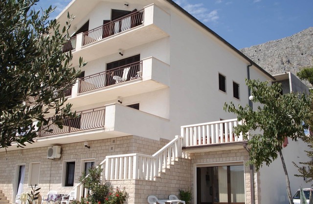Two bedroom apartment with terrace and sea view Lokva Rogoznica, Omiš (A-14853-a)
