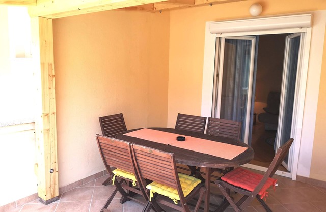 Two bedroom apartment with a swimming pool Banjol, Rab (A-11382-d)