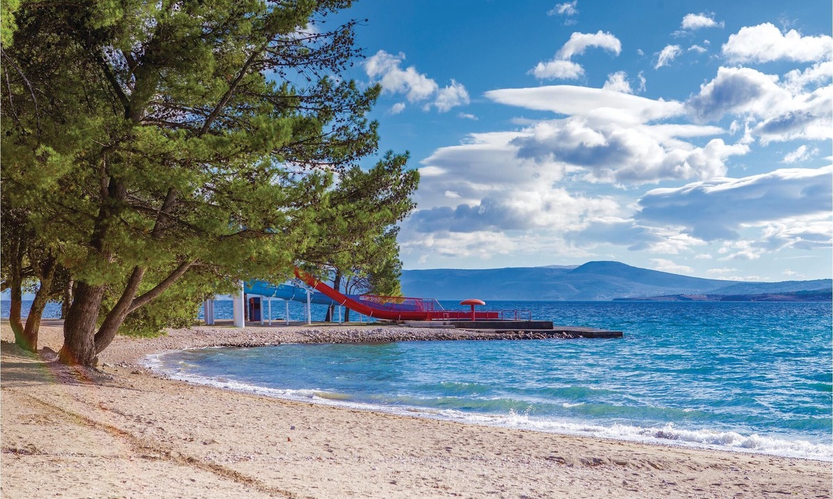 Smrika House | Enjoy your stay in this spacious and stylish house with pool and sea view.