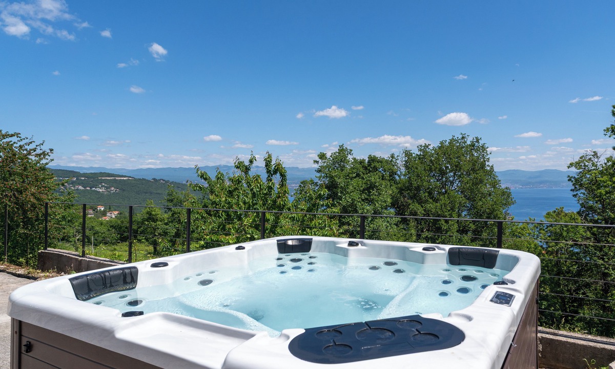 Opatija House | Cozy house with jaccuzzi and barbecue