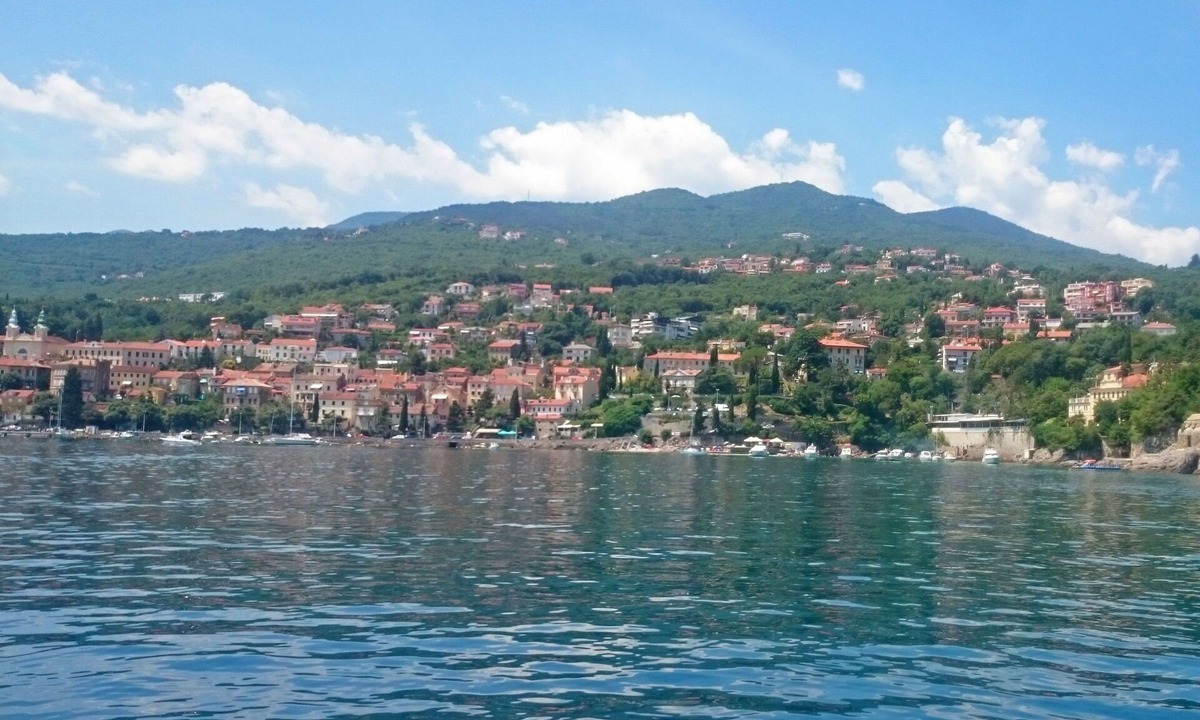 Volosko House | Stunning villa for 8 guests with A/C, WIFI, TV, terrace and pets allowed