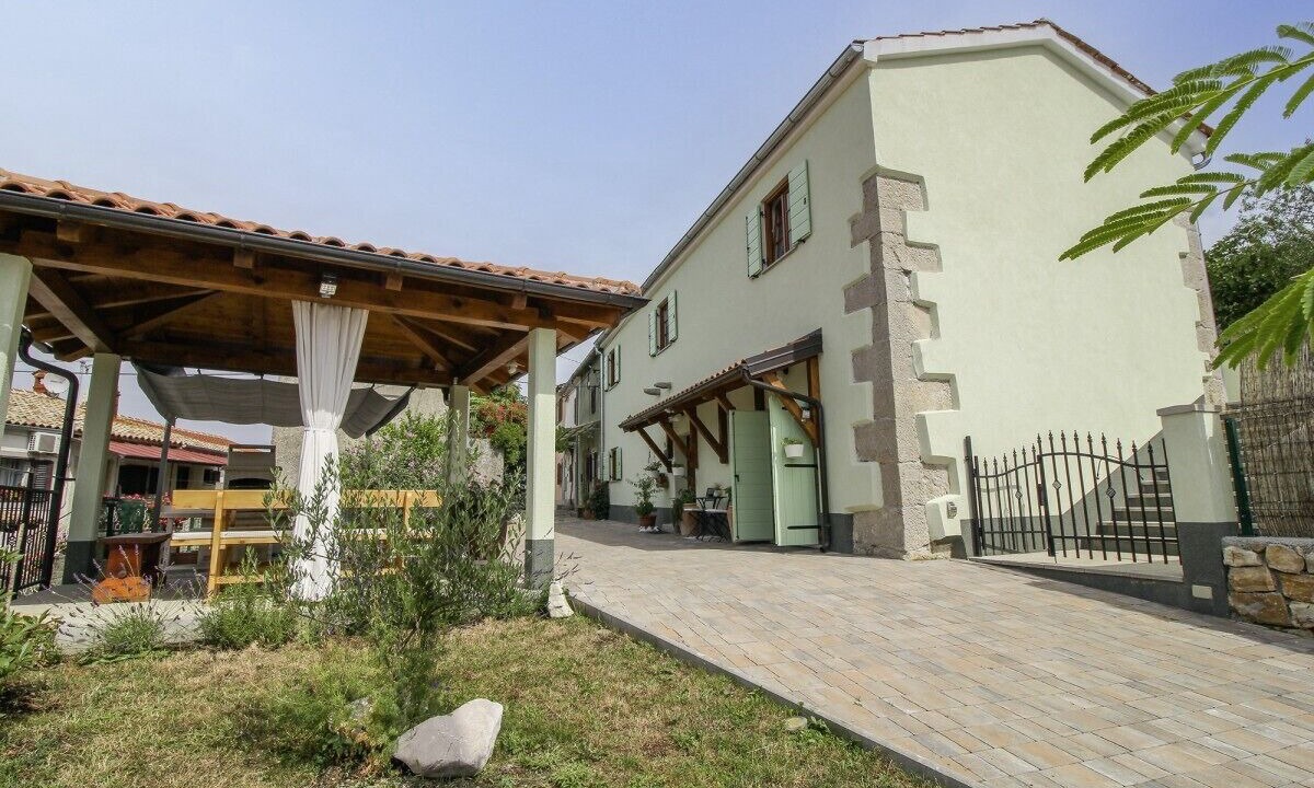 Photo of Outdoor in Grabri