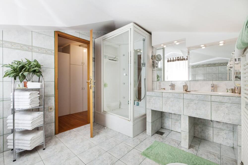 Photo of Bathroom in Ika