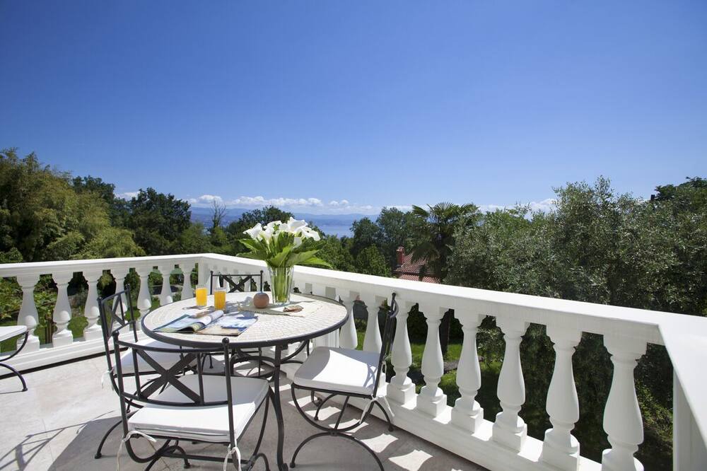 Photo of Patio Balcony in Ika
